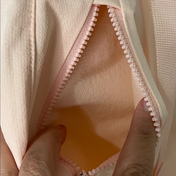 Outdoor Voices RecTrek NWOT Belted Skirt Zipper Pockets Sz Medium Pink Seashell - Picture 7 of 10